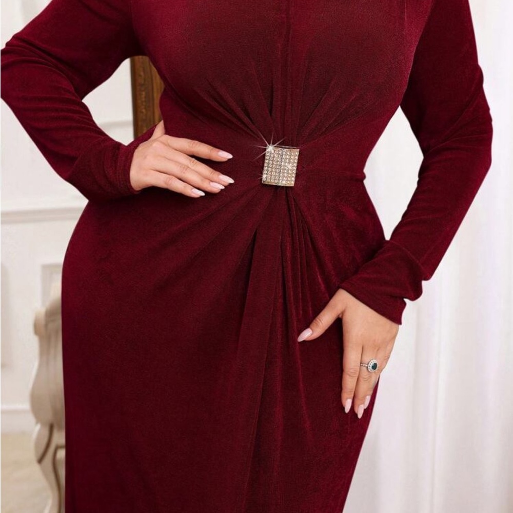 Elegant Burgundy Long Sleeve Dress